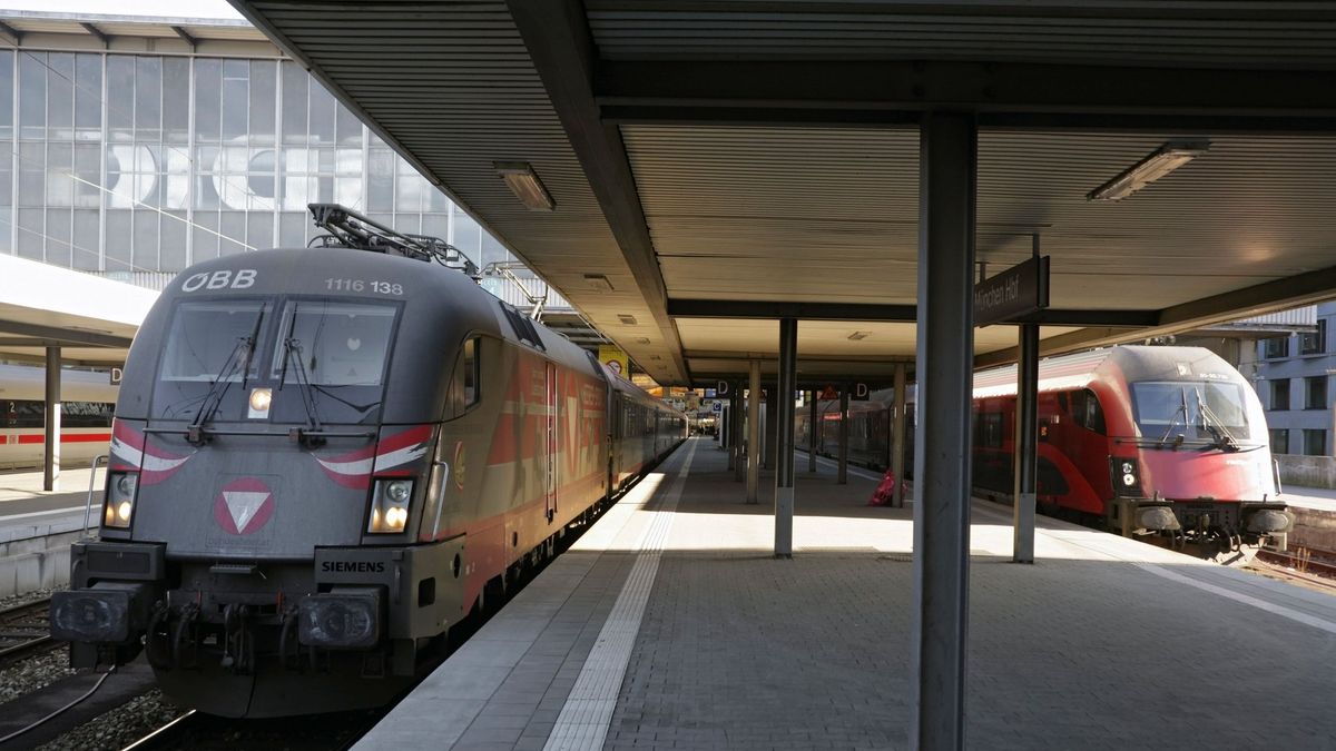 Rakouská stávka ochromila železniční dopravu, týká se i spojení s ČR